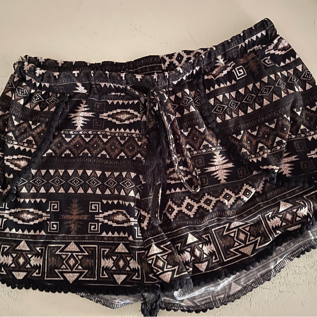 Preowned Size Medium Womens Shorts Price Drop Preowned Size Medium Womens Shorts Price Drop